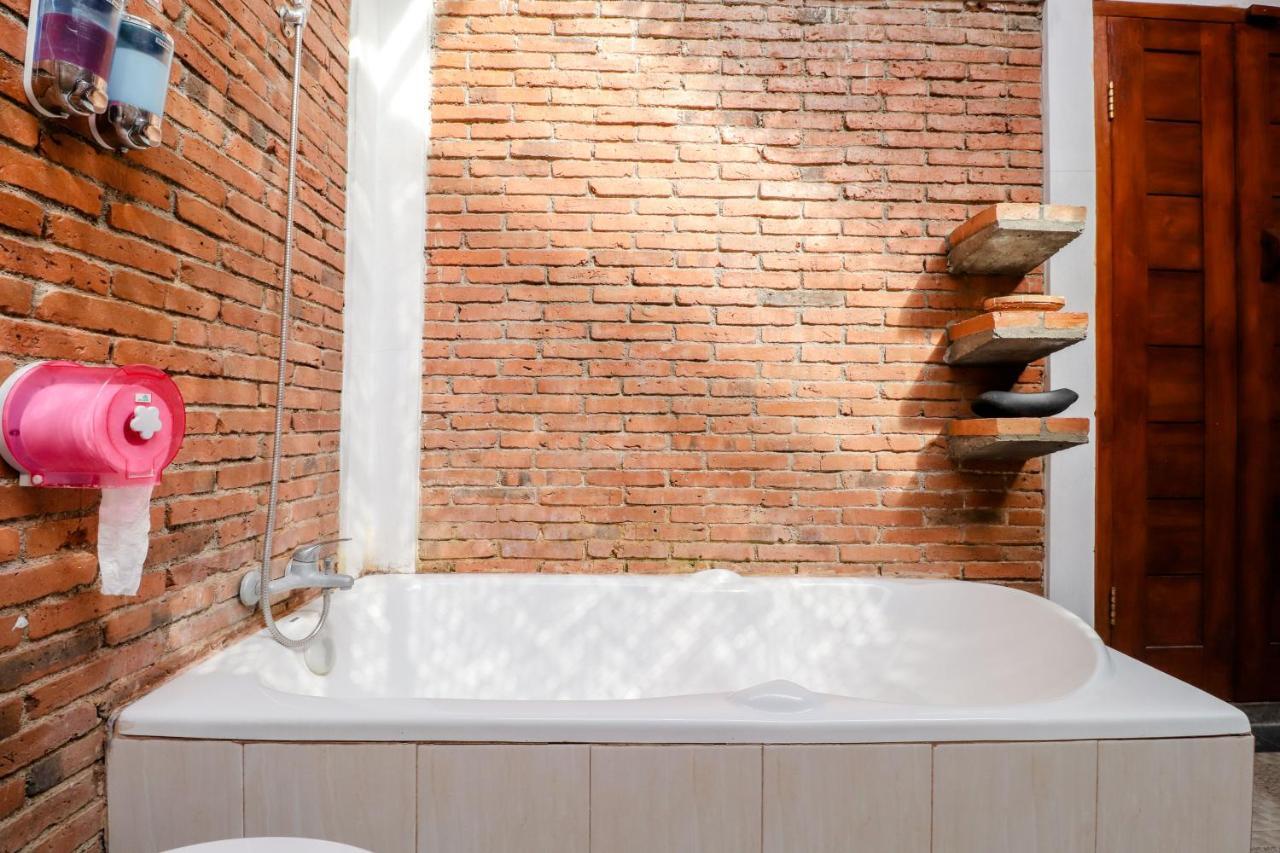 Omah Teras Bata Guesthouse يوغياكارتا المظهر الخارجي الصورة