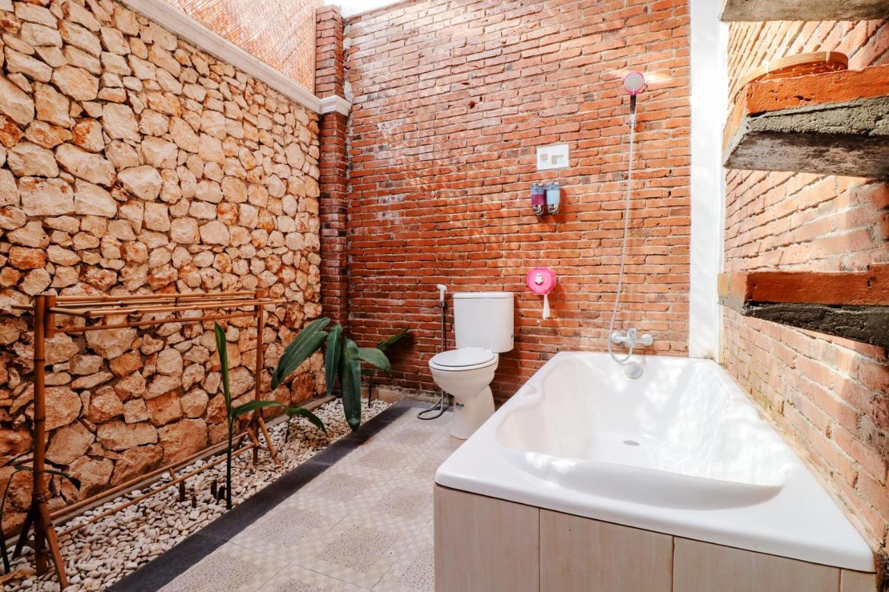 Omah Teras Bata Guesthouse يوغياكارتا المظهر الخارجي الصورة