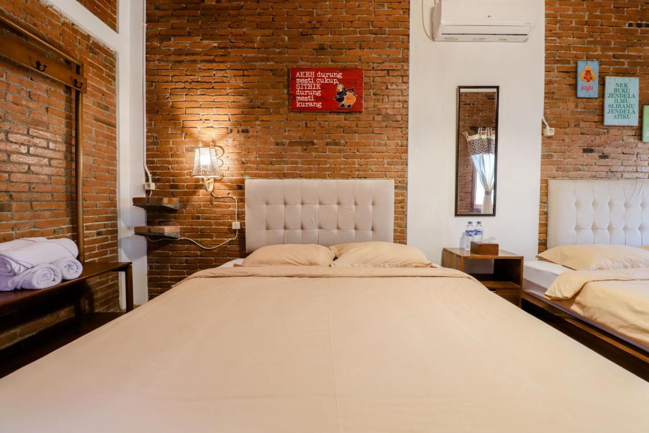Omah Teras Bata Guesthouse يوغياكارتا المظهر الخارجي الصورة